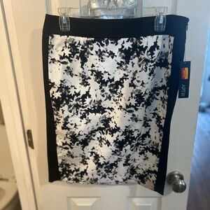 Kohl's Monochrome Floral Pencil Skirt